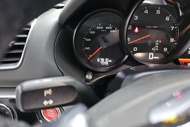 Used Porsche Cayman 2013 Cayman 2.7L Odometer Close Up