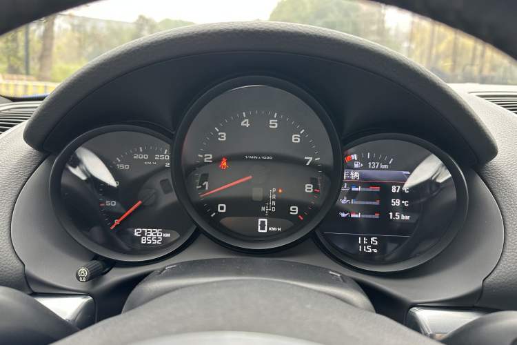 Used Porsche Cayman 2013 Cayman 2.7L Odometer Close Up