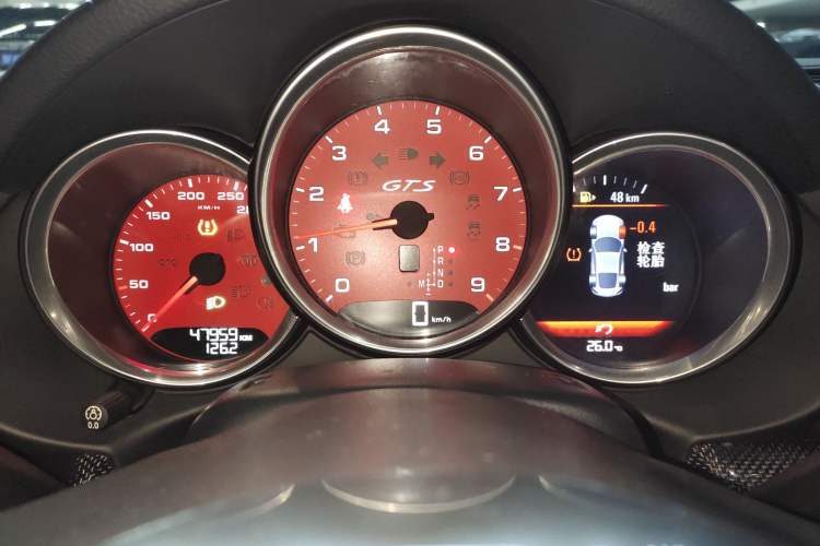 Used Porsche Cayman 2013 Cayman 2.7L Odometer Close Up