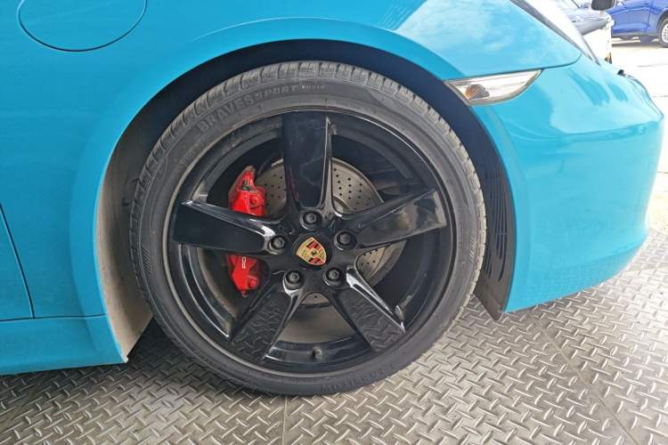 Used Porsche Cayman 2013 Cayman 2.7L Right Front Wheel Hub