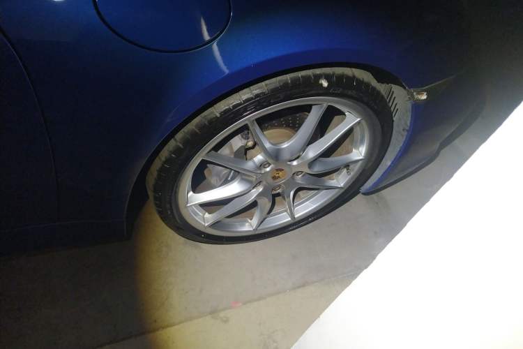 Used Porsche Cayman 2013 Cayman 2.7L Right Front Wheel Hub