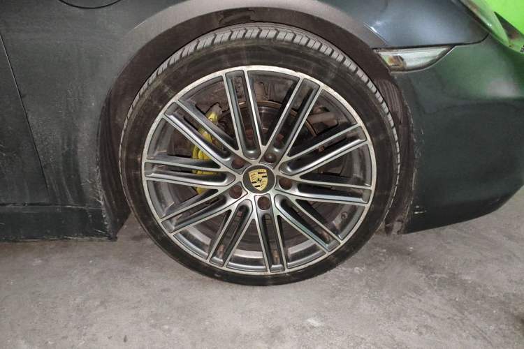 Used Porsche Cayman 2013 Cayman 2.7L Right Front Wheel Hub