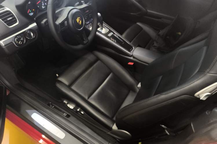 Used Porsche Cayman 2013 Cayman 2.7L Interior 3