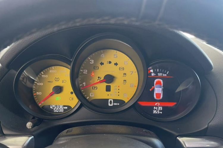Used Porsche Cayman 2013 Cayman 2.7L Odometer Close Up