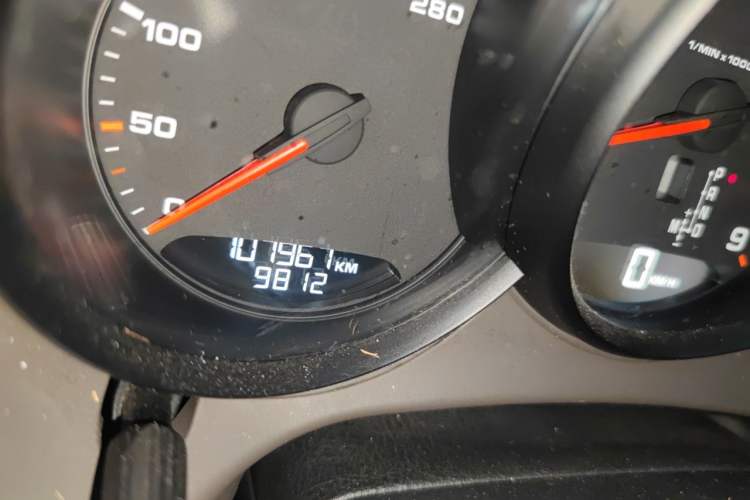 Used Porsche Cayman 2013 Cayman 2.7L Odometer Close Up