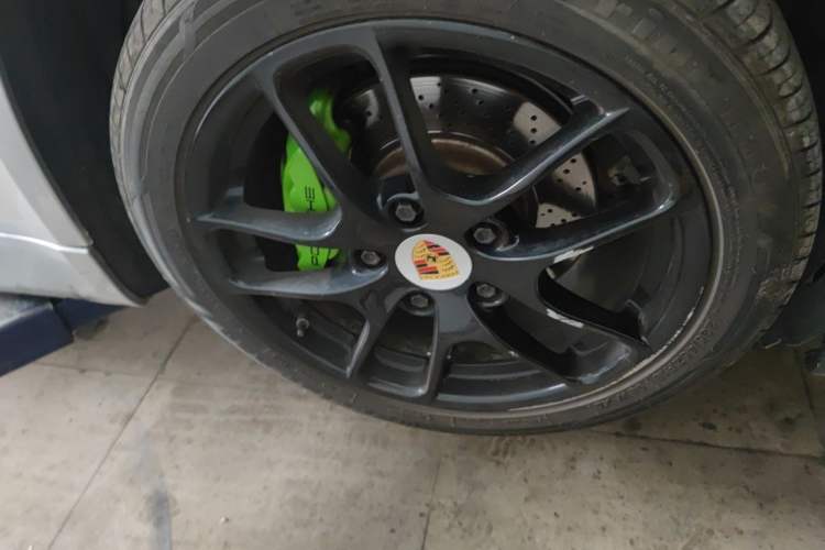 Used Porsche Cayman 2013 Cayman 2.7L Right Front Wheel Hub
