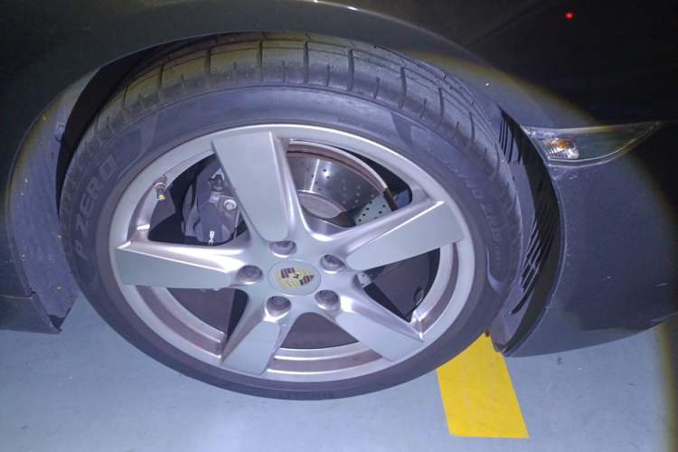 Used Porsche Cayman 2013 Cayman 2.7L Right Front Wheel Hub