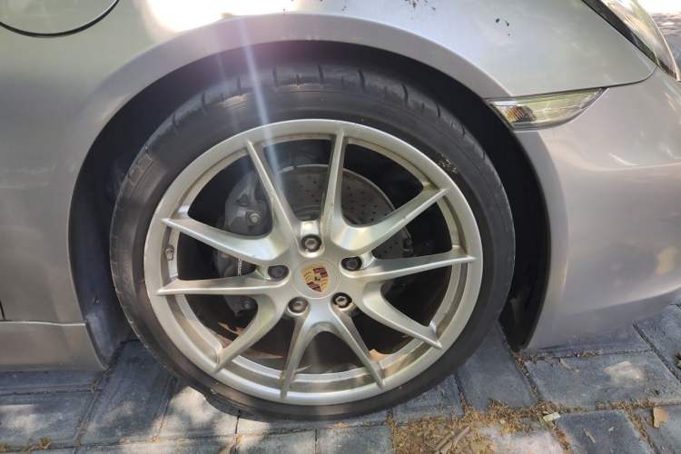 Used Porsche Cayman 2013 Cayman 2.7L Right Front Wheel Hub