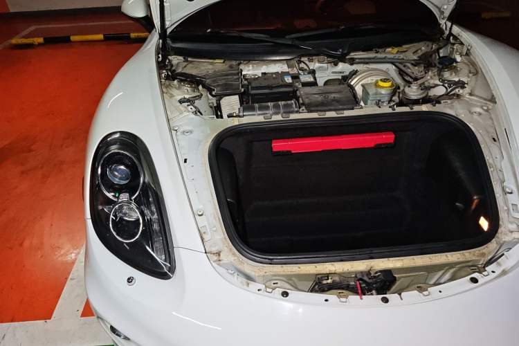 Used Porsche Cayman 2013 Cayman 2.7L Engine Bay Right
