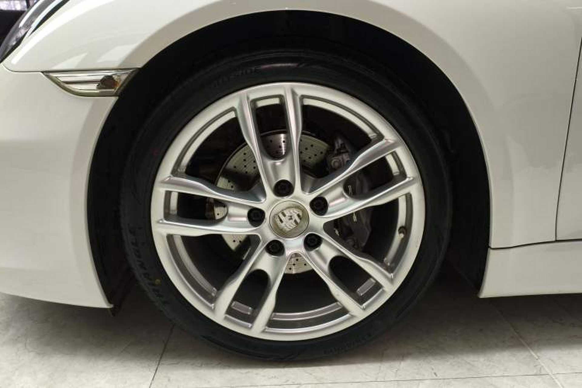 Used Porsche Cayman 2013 Cayman 2.7L Left Front Wheel Hub