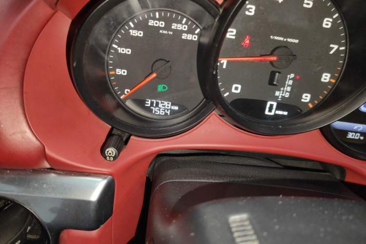 Used Porsche Cayman 2013 Cayman 2.7L Odometer Close Up