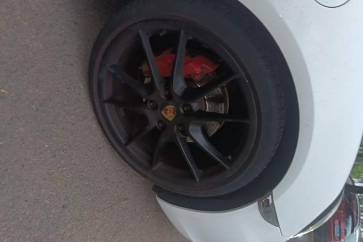 Used Porsche Cayman 2013 Cayman 2.7L Right Front Wheel Hub