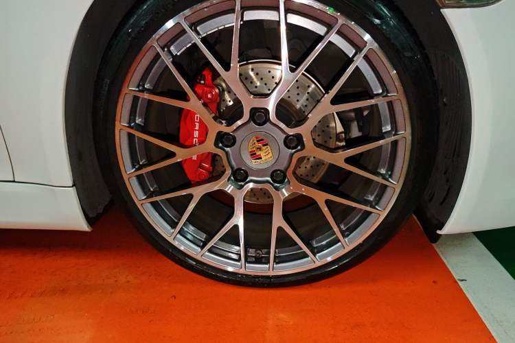 Used Porsche Cayman 2013 Cayman 2.7L Right Front Wheel Hub