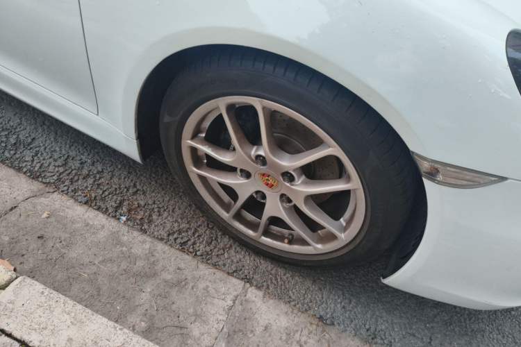 Used Porsche Cayman 2013 Cayman 2.7L Right Front Wheel Hub