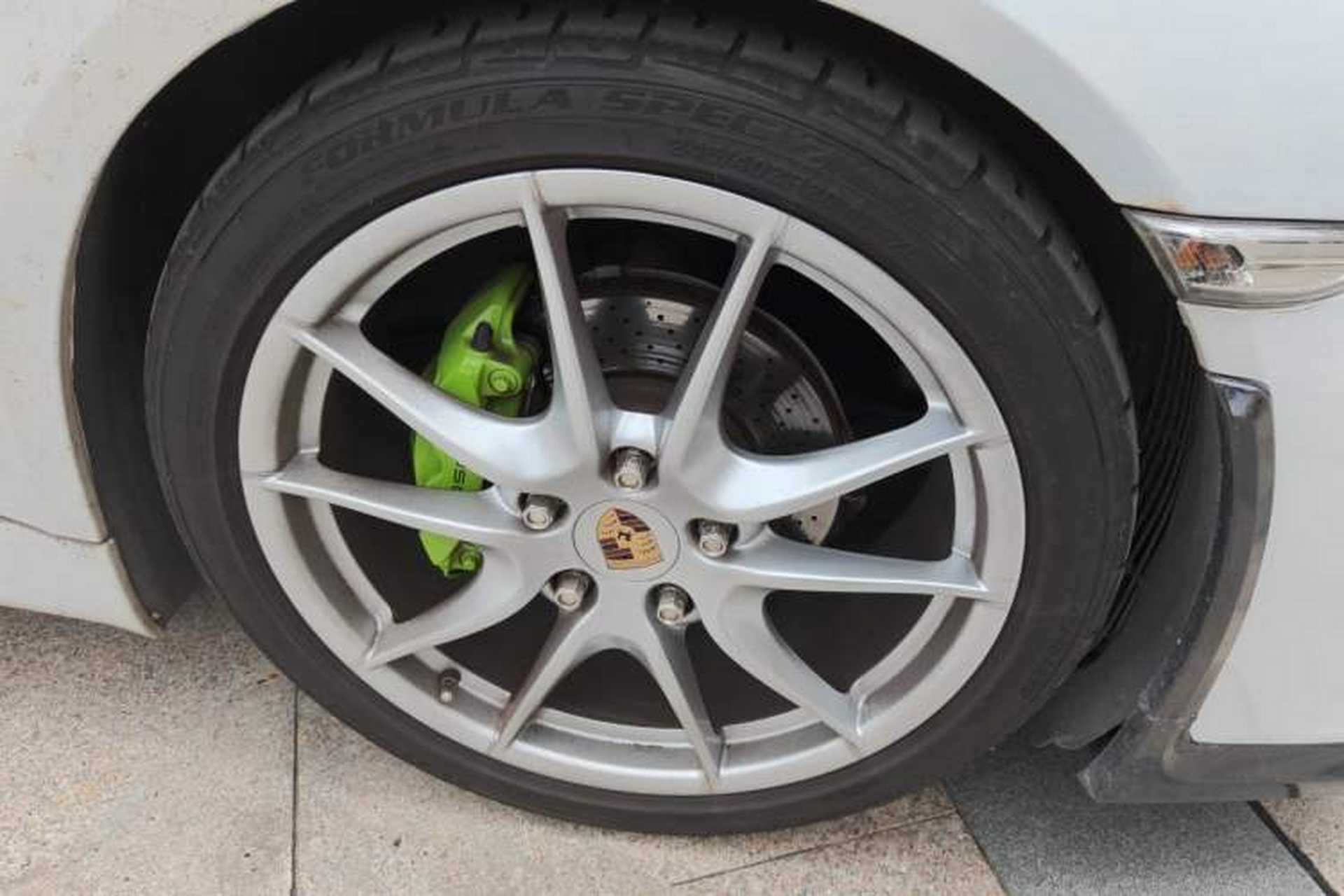 Used Porsche Cayman 2013 Cayman 2.7L Right Front Wheel Hub