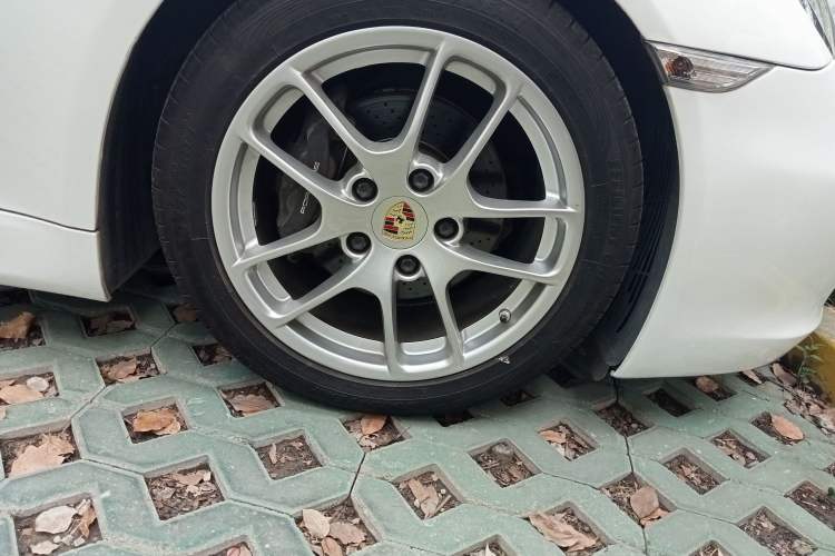 Used Porsche Cayman 2013 Cayman 2.7L Right Front Wheel Hub