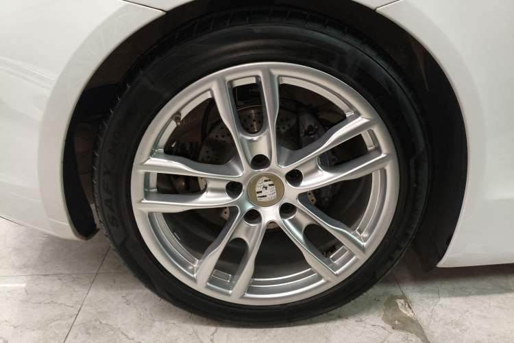 Used Porsche Cayman 2013 Cayman 2.7L Right Rear Wheel Hub