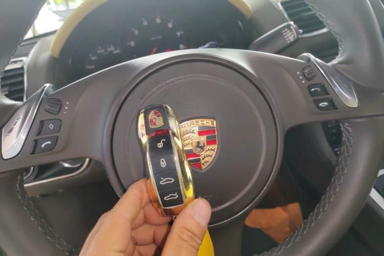 Used Porsche Cayman 2013 Cayman 2.7L Interior 1