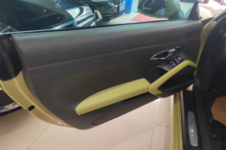Used Porsche Cayman 2013 Cayman 2.7L Interior 8