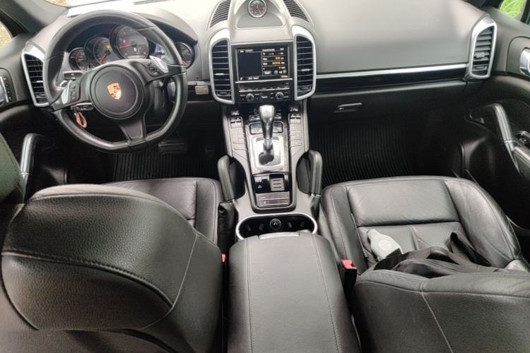 Used Porsche Cayman  Center Console