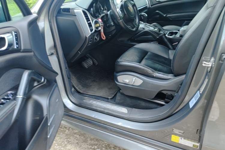 Used Porsche Cayman  Driver Seat