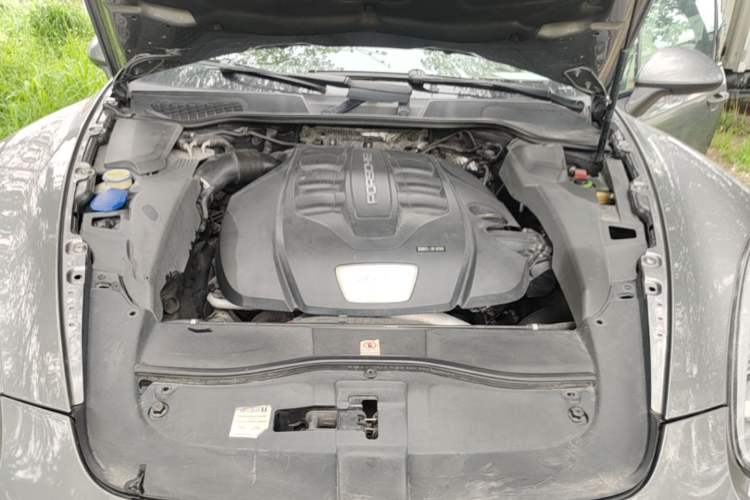 Used Porsche Cayman  Engine Bay