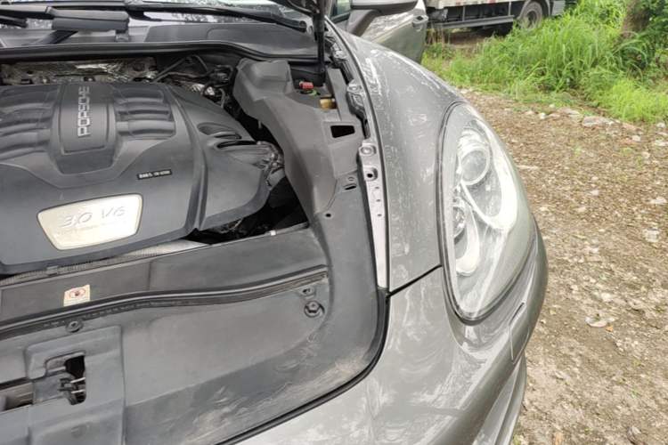 Used Porsche Cayman  Engine Bay Left