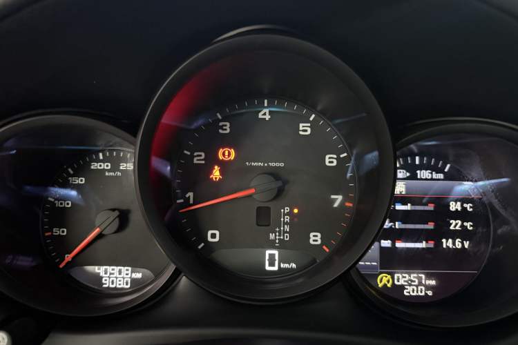 Used Porsche Macan 2020 Macan 2.0T Odometer Close Up