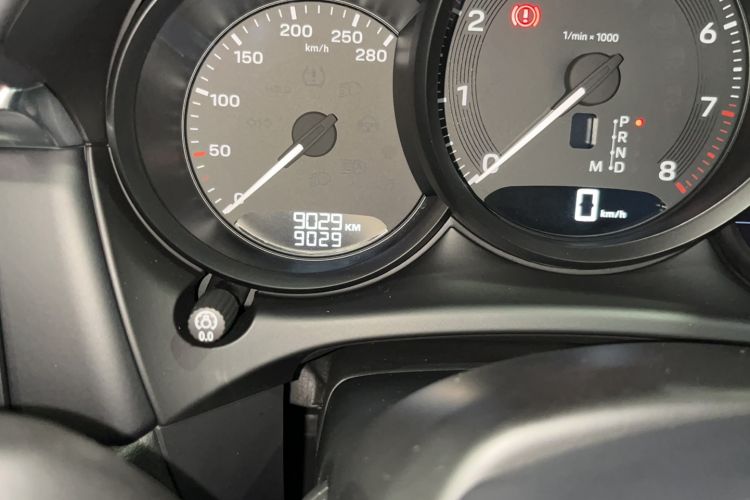 Used Porsche Macan 2024 Macan 2.0T Odometer Close Up