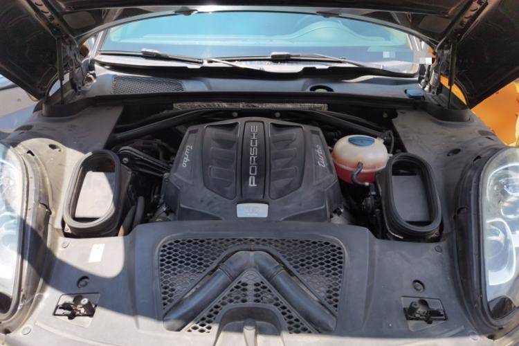 Used Porsche Macan 2014 Macan Turbo 3.6T Engine Bay