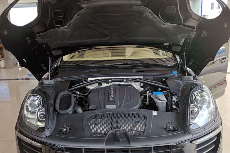Used Porsche Macan 2014 Macan 2.0T Engine Bay