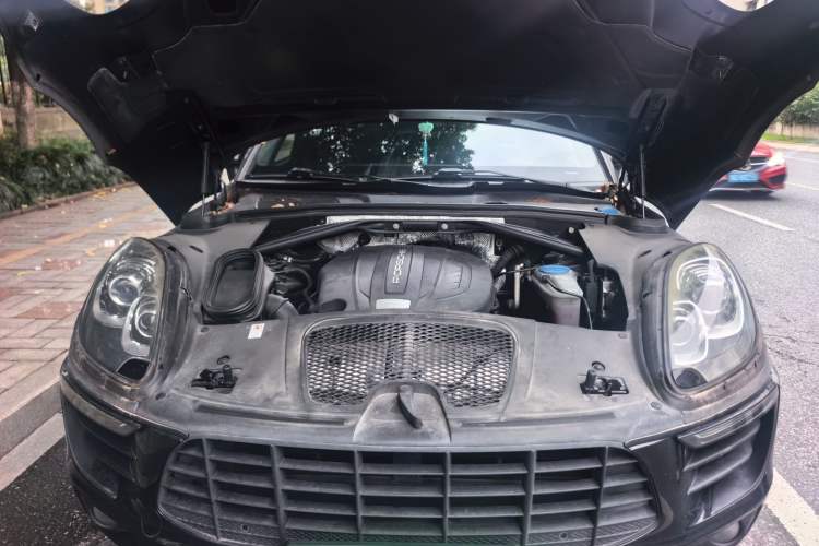 Used Porsche Macan 2014 Macan 2.0T Engine Bay