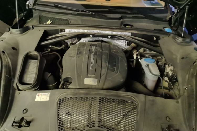Used Porsche Macan 2014 Macan 2.0T Engine Bay