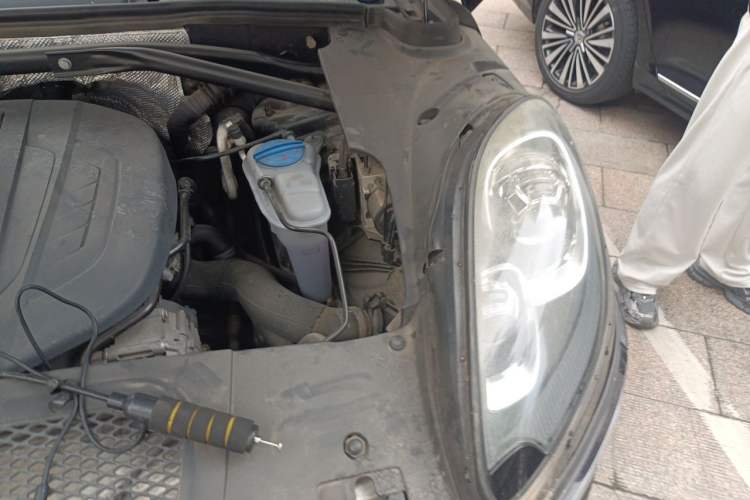 Used Porsche Macan 2014 Macan 2.0T Engine Bay Left