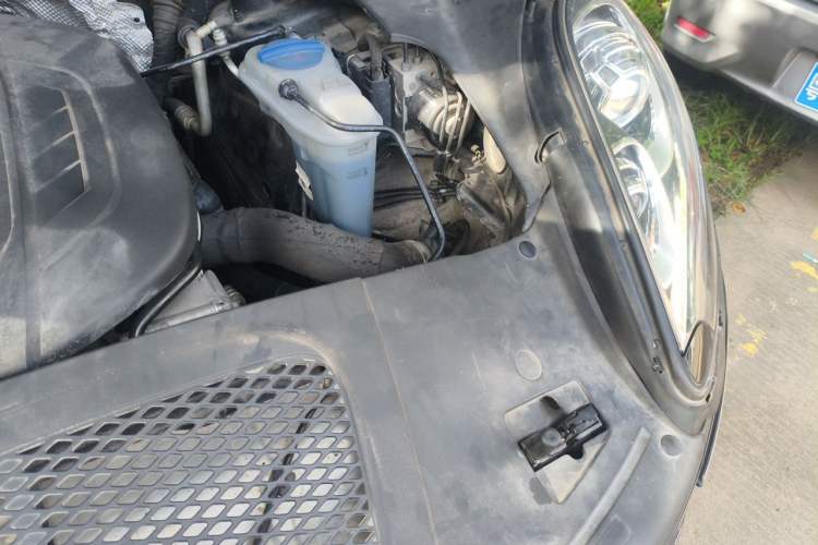 Used Porsche Macan 2014 Macan 2.0T Engine Bay Left