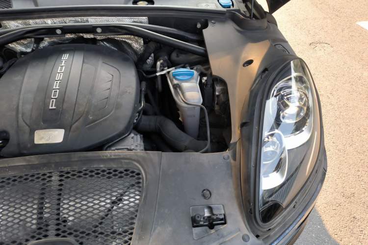 Used Porsche Macan 2014 Macan 2.0T Engine Bay Left