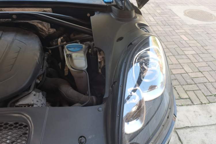 Used Porsche Macan 2014 Macan 2.0T Engine Bay Left