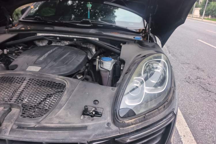 Used Porsche Macan 2014 Macan 2.0T Engine Bay Left