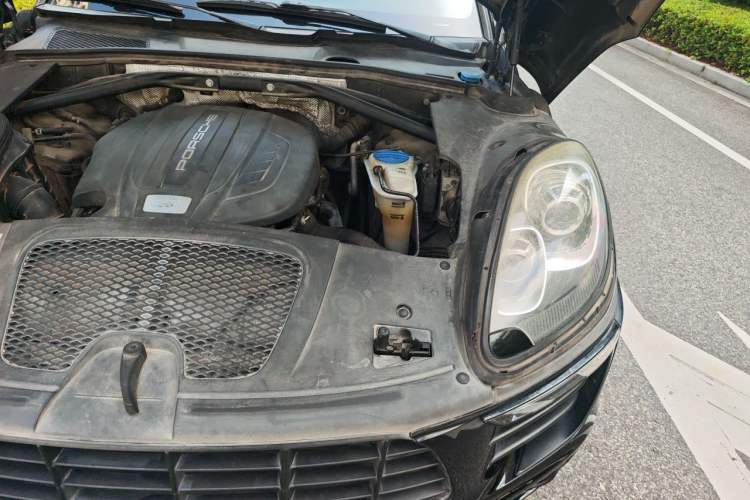 Used Porsche Macan 2014 Macan 2.0T Engine Bay Left