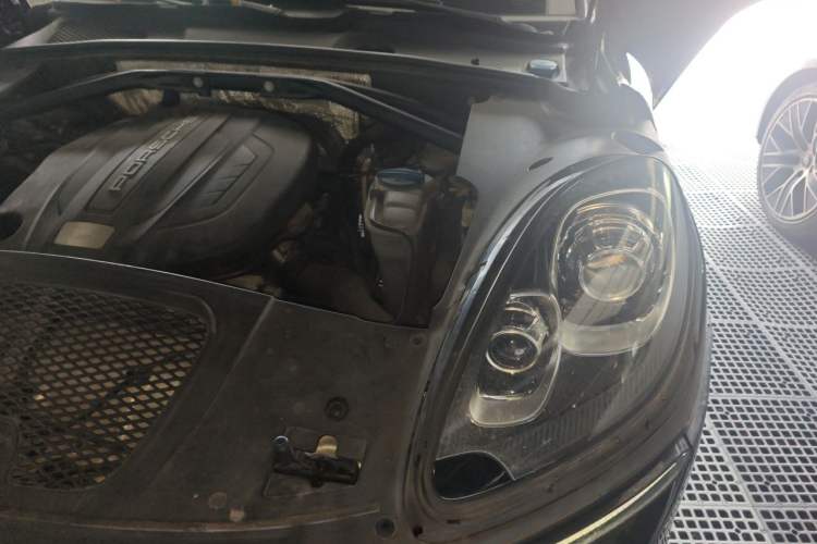 Used Porsche Macan 2014 Macan 2.0T Engine Bay Left