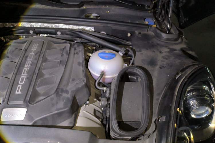 Used Porsche Macan 2014 Macan S 3.0T Engine Bay Left