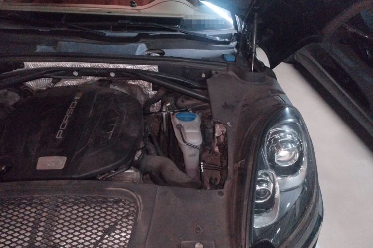 Used Porsche Macan 2014 Macan 2.0T Engine Bay Left