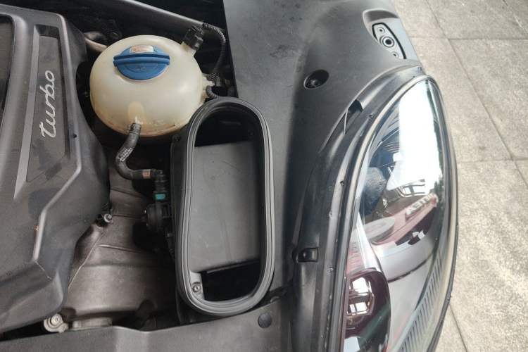 Used Porsche Macan 2014 Macan Turbo 3.6T Engine Bay Left