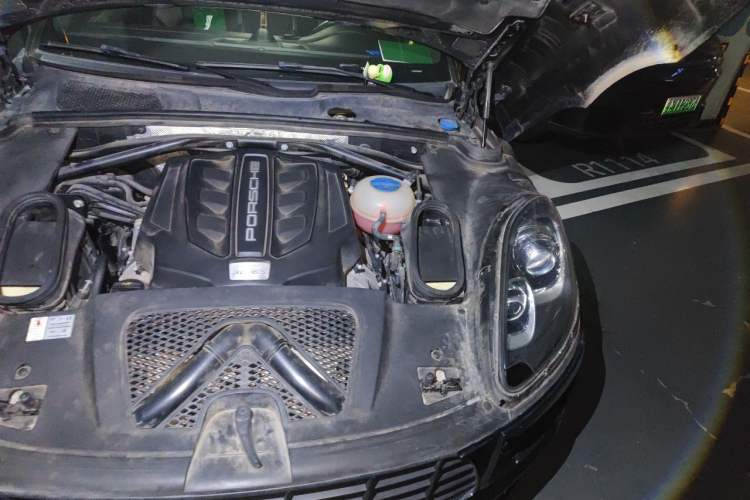 Used Porsche Macan  Engine Bay Left