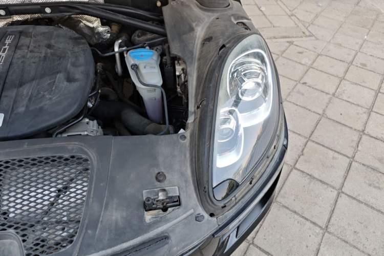 Used Porsche Macan 2014 Macan 2.0T Engine Bay Left