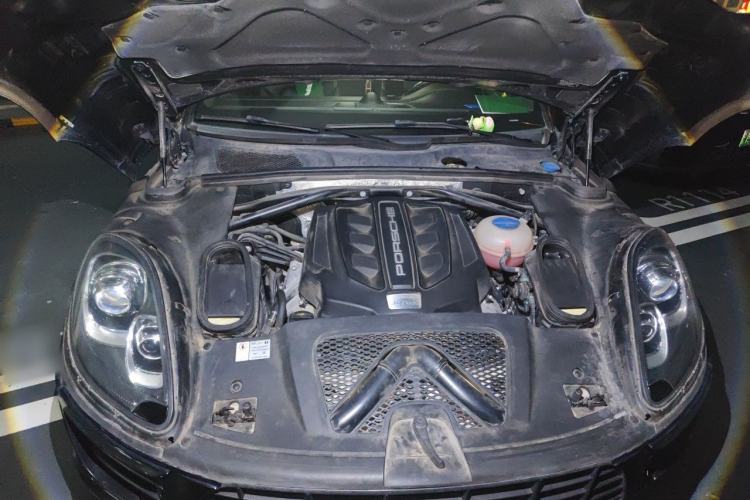 Used Porsche Macan  Engine Bay