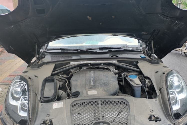 Used Porsche Macan 2014 Macan 2.0T Engine Bay