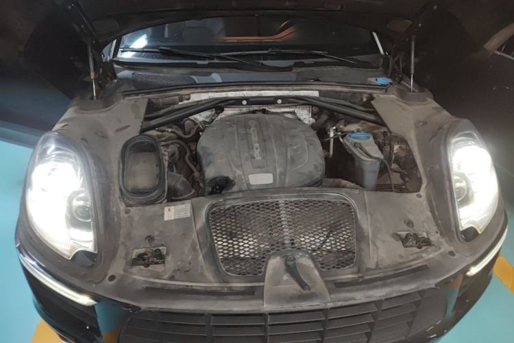 Used Porsche Macan 2014 Macan 2.0T Engine Bay