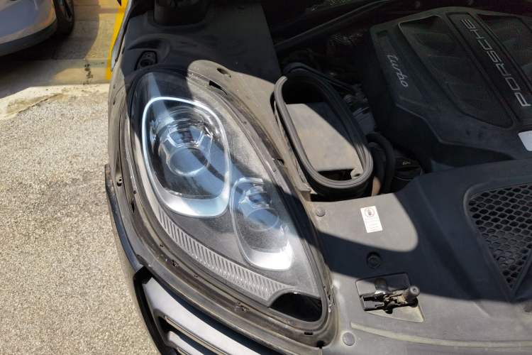 Used Porsche Macan 2014 Macan Turbo 3.6T Engine Bay Right