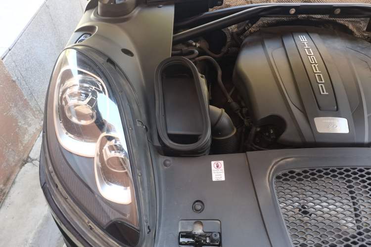 Used Porsche Macan 2014 Macan 2.0T Engine Bay Right
